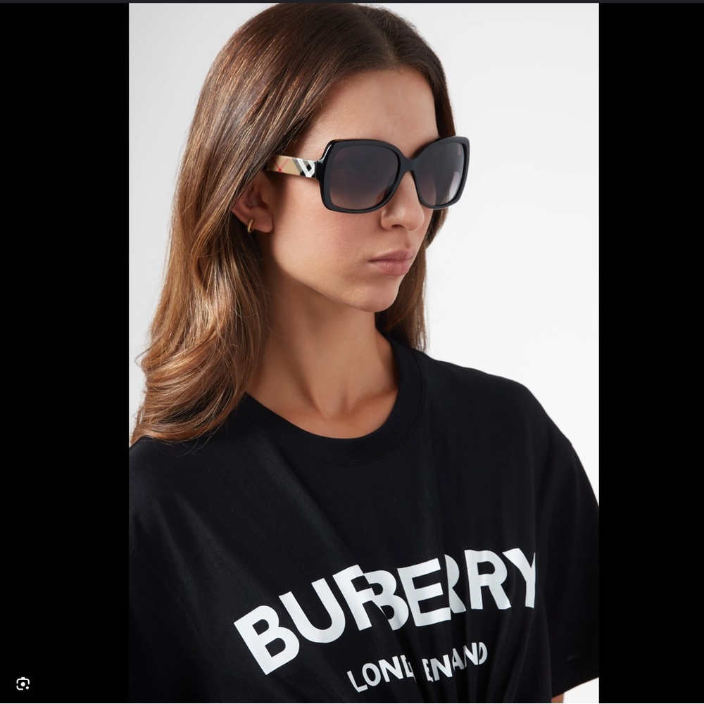 Burberry Black Oversized Sunglasses with Sleek Design